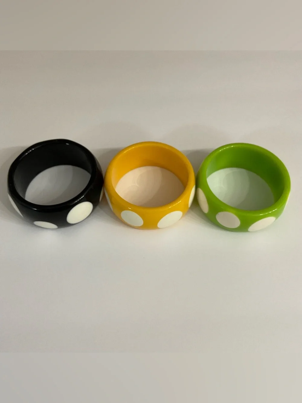 Vintage Resin Polka Dot Bangle Bracelet Set of 3 Black Yellow Green - Picture 2 of 7
